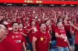 雷速体育-球迷们为自己支持球队的表现感到自豪