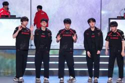 雷速体育官方-IG碾压FPX，Scout团战一打五全球总决赛3:1（北京）