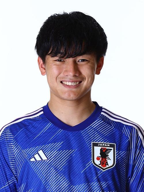包含日本足球联赛的新晋球星崭露头角的词条