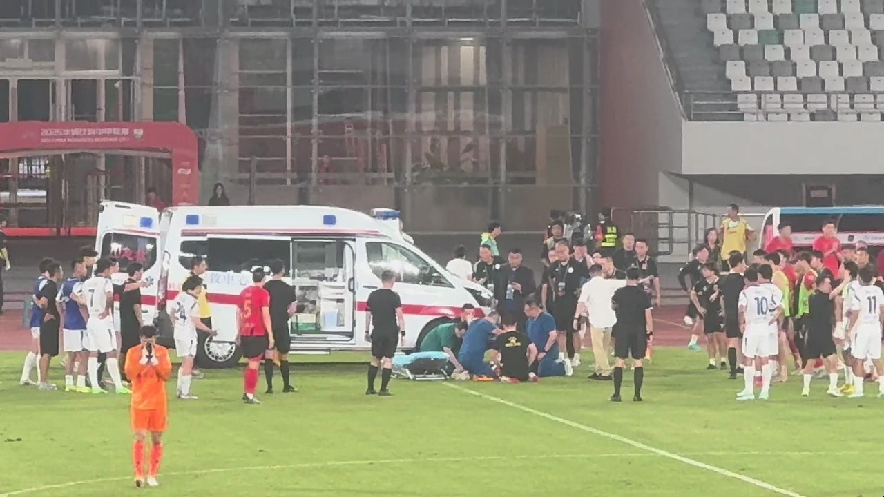 足球职业比赛即将开始，球队备战热火朝天的简单介绍