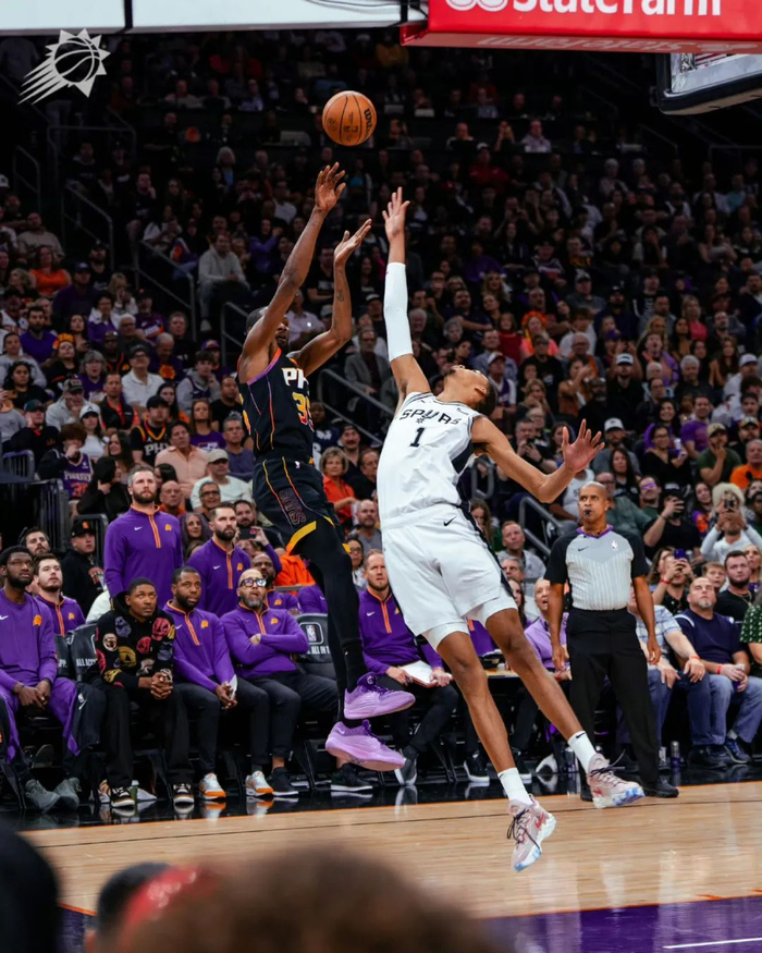 关于瓦伦西亚险胜马赛，凯文·杜兰特开启传奇时刻激烈交锋成都决赛之夜，留下经典瞬间的信息