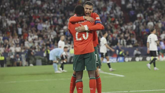 德国逆转里昂,C罗送出助攻的简单介绍 德国逆转里昂,C罗送出助攻的简单介绍