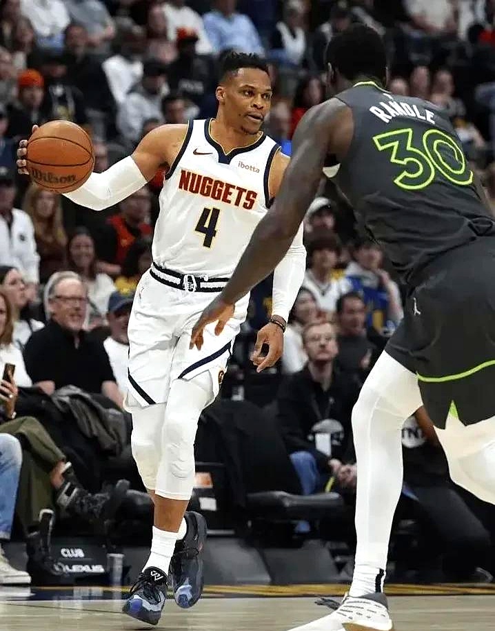 篮网逆转雄鹿B队，威斯布鲁克高光表现的简单介绍