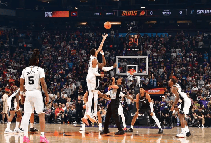 关于马刺险胜猛龙，布克统治全场的信息