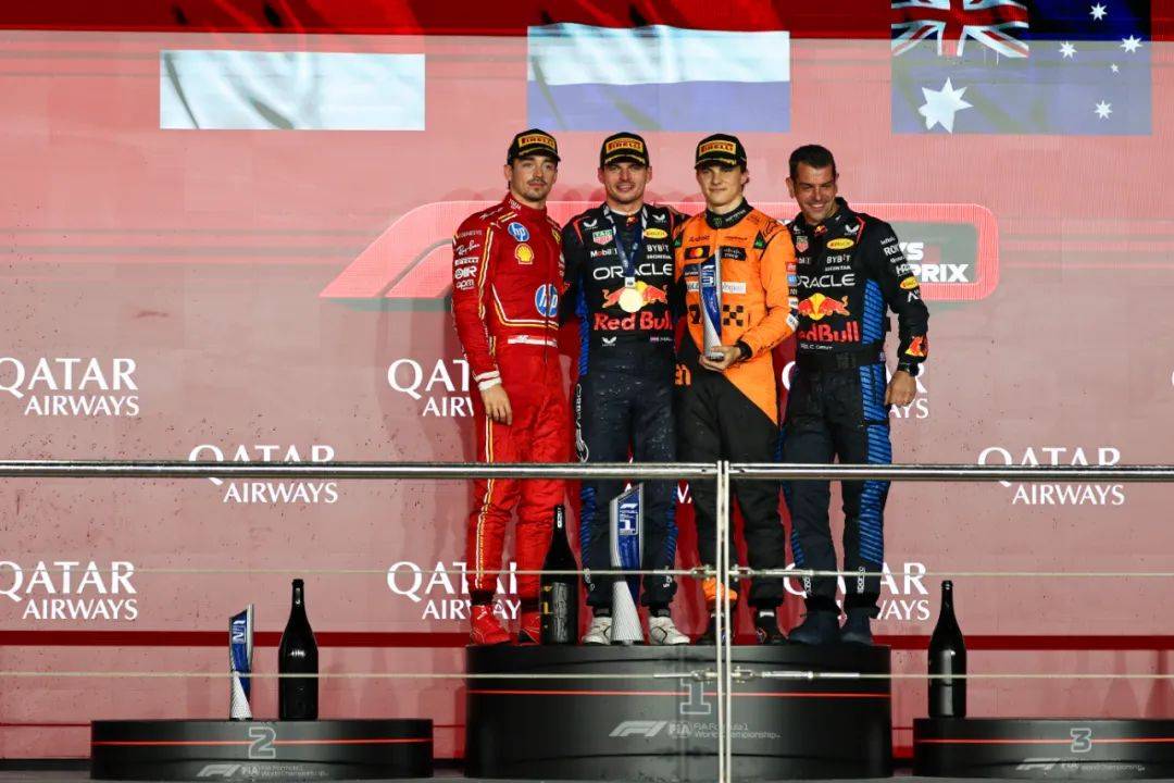 红牛车队碾压威廉姆斯，周冠宇关键制胜